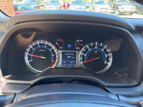Used 2018 Toyota 4Runner SR5 AWD/4WD image 29