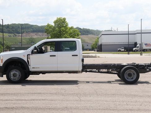 New 2025 Ford F550 4x4 Crew Cab Super Duty image 4