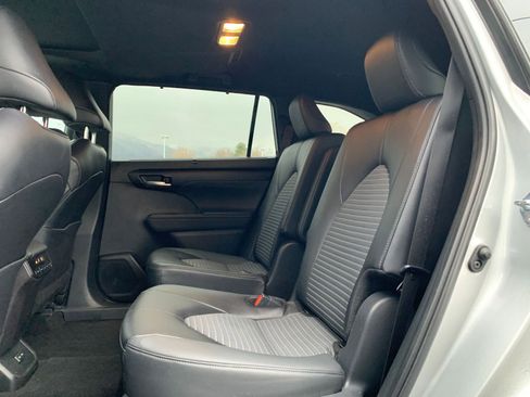 Used 2025 Toyota Highlander XSE image 28