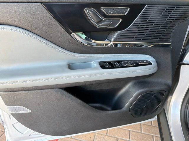 Certified 2020 Lincoln Corsair FWD w/ Equipment Group 101A image 11