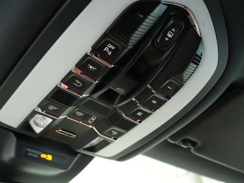 New 2026 Porsche Macan Turbo image 36