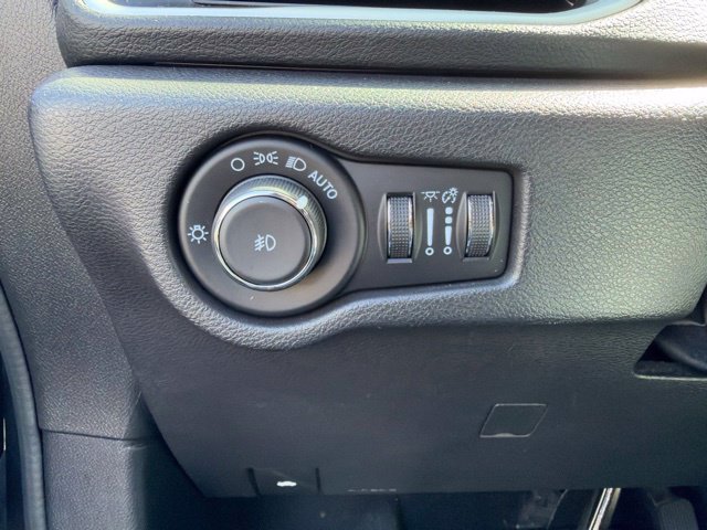 Used 2020 Chrysler Pacifica Touring-L w/ S Appearance Package FWD image 10
