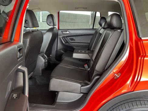 Used 2018 Volkswagen Tiguan SE w/ 3rd Row Seat Package image 19