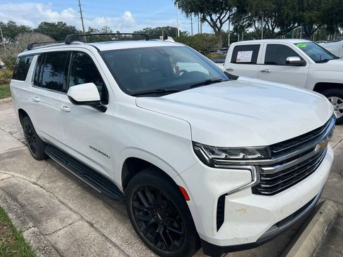 Used 2022 Chevrolet Suburban LT AWD/4WD image 3