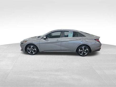 Used 2022 Hyundai Elantra Limited image 3