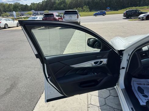 Used 2018 INFINITI Q70 Luxe RWD image 6