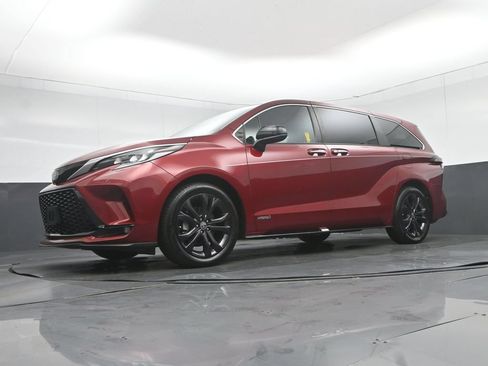 Used 2021 Toyota Sienna XSE FWD image 66