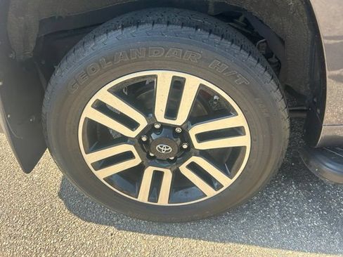 Used 2021 Toyota 4Runner Limited AWD/4WD image 4