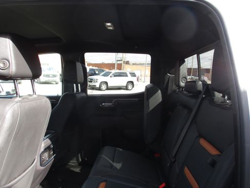 Used 2025 GMC Sierra 1500 AT4 w/ AT4 Premium Package AWD/4WD image 17
