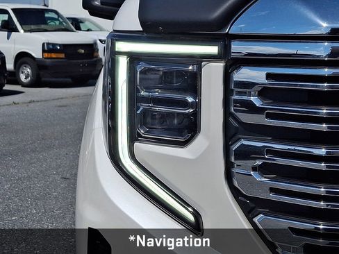 Used 2024 GMC Sierra 1500 Denali w/ Technology Package AWD/4WD image 11
