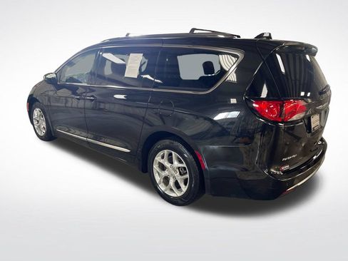 Used 2019 Chrysler Pacifica Limited w/ Advanced Safetytec Group FWD image 3
