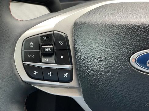 Used 2025 Ford Explorer Active RWD image 15