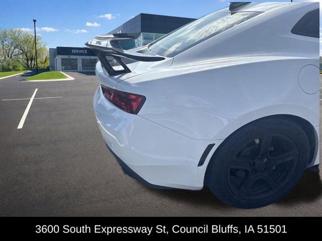 Used 2017 Chevrolet Camaro LT RWD image 11