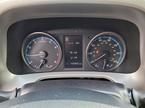 Used 2018 Toyota RAV4 LE image 31