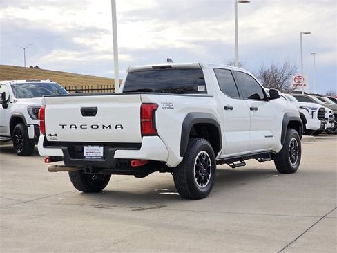 Certified 2025 Toyota Tacoma TRD Off-Road image 4