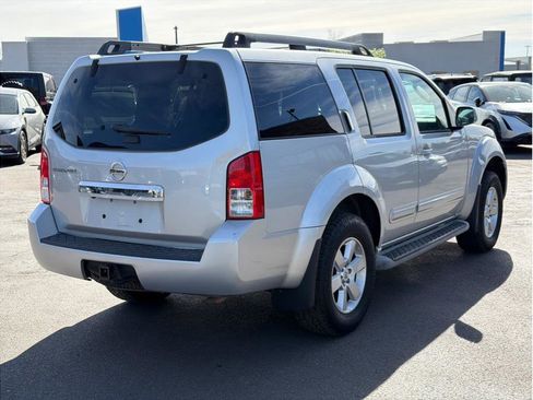 Used 2012 Nissan Pathfinder SV image 3