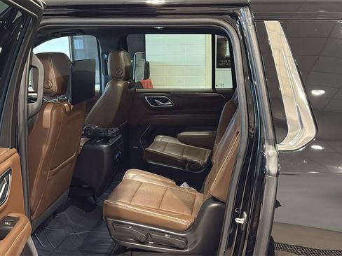 Used 2022 Chevrolet Suburban High Country image 21