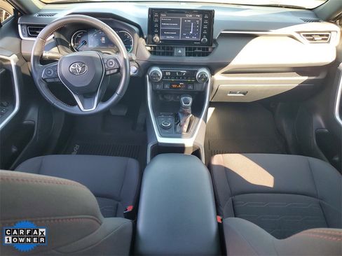 Used 2022 Toyota RAV4 SE image 11