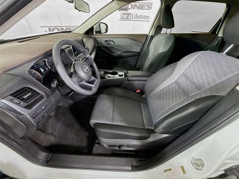 Certified 2023 Nissan Rogue SV image 24