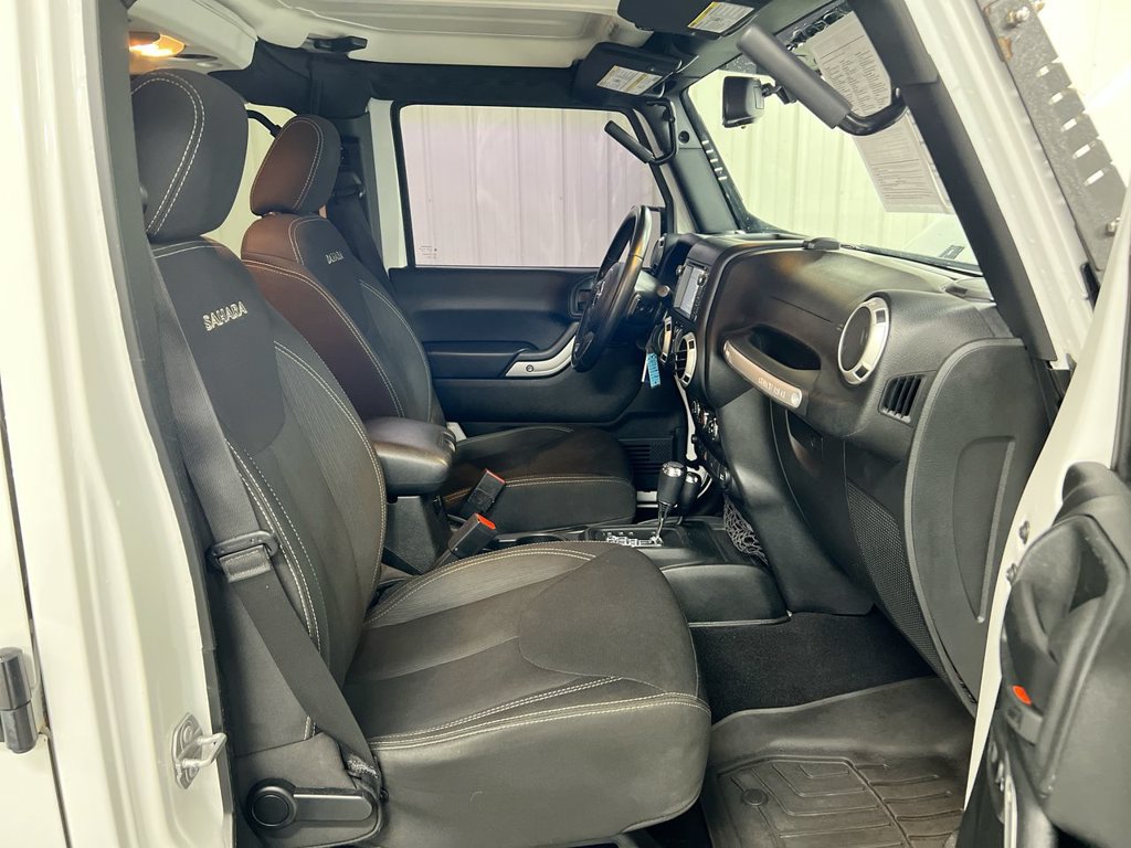 Used 2018 Jeep Wrangler Unlimited Sahara AWD/4WD image 20
