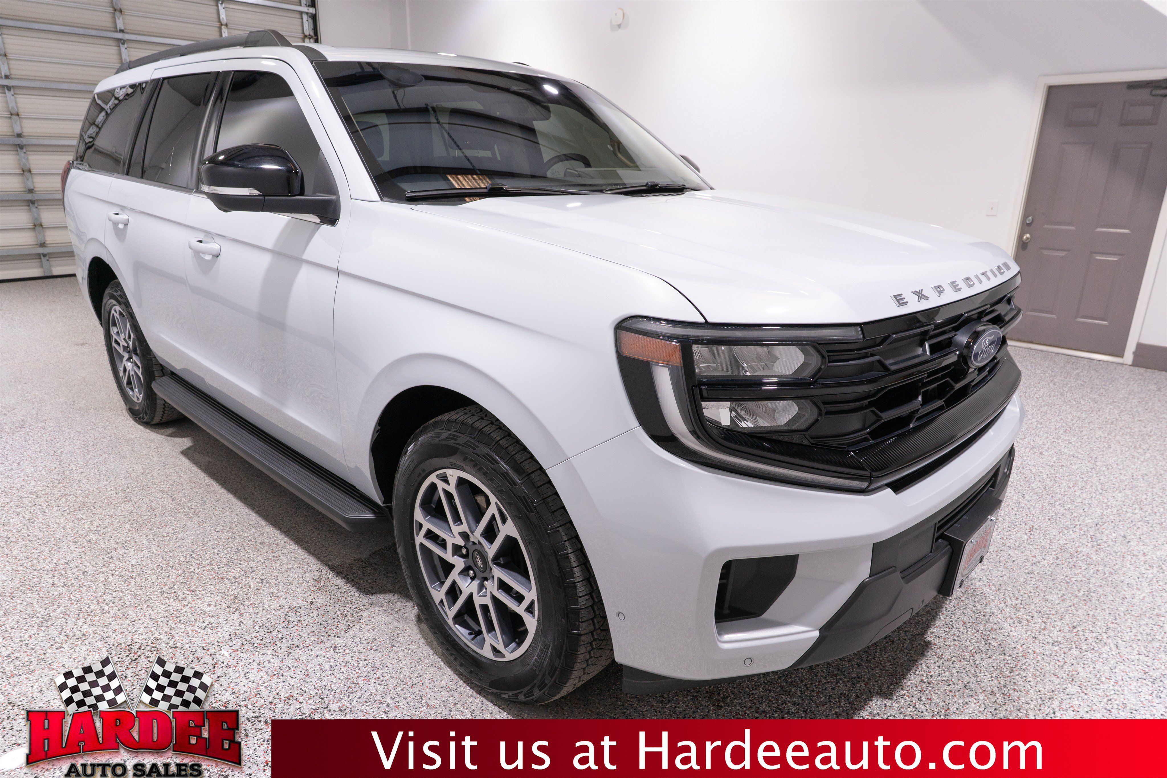 Used 2025 Ford Expedition Active AWD/4WD image 6