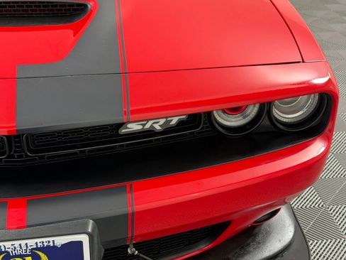 Used 2015 Dodge Challenger SRT w/ Technology Group RWD image 4