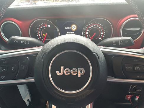 Used 2020 Jeep Gladiator Rubicon image 25