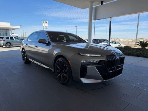 Used 2023 BMW 740i 740i w/ Executive Package image 4