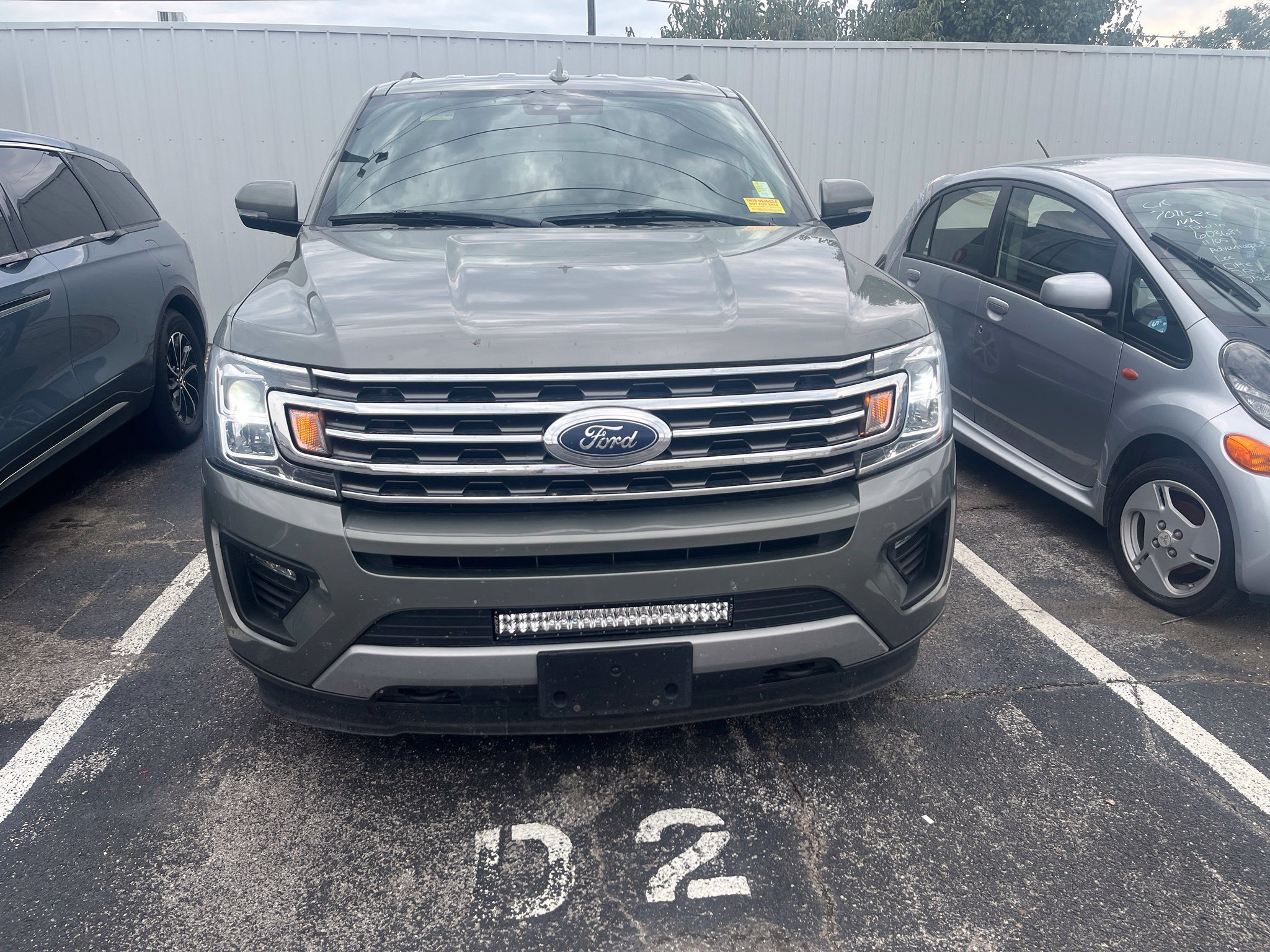 Used 2019 Ford Expedition XLT w/ Equipment Group 202A AWD/4WD image 2