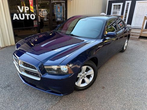 Used 2014 Dodge Charger SE RWD image 1