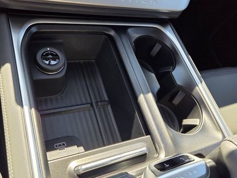 New 2026 Ford Expedition Active image 25