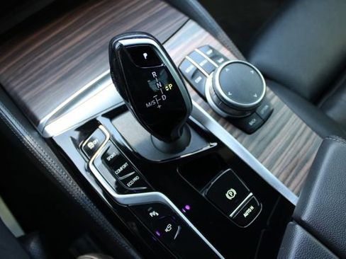 Used 2021 BMW 530i w/ M Sport Package RWD image 25