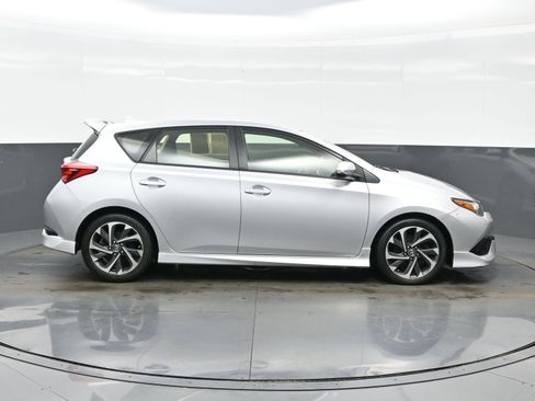 Used 2018 Toyota Corolla iM w/ All-Weather Mat Package image 7