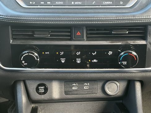 Used 2024 Nissan Rogue S image 29