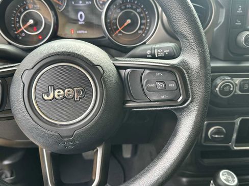 Used 2019 Jeep Wrangler Sport image 15
