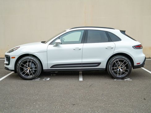 Used 2025 Porsche Macan image 2