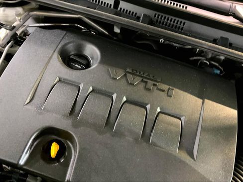 Used 2017 Toyota Corolla LE image 32