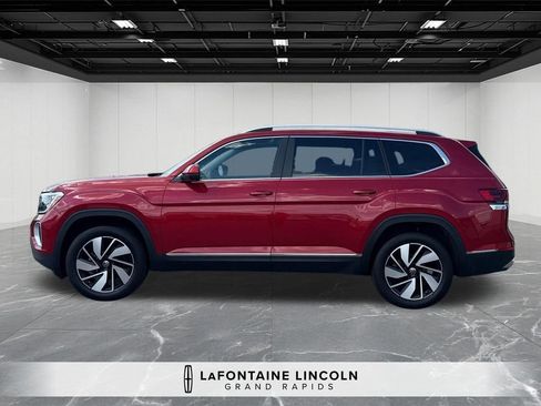 Used 2024 Volkswagen Atlas SEL AWD/4WD image 2
