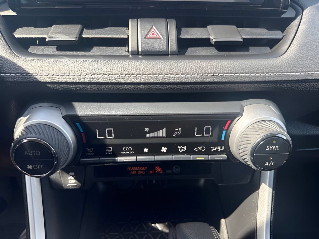 Used 2022 Toyota RAV4 LE AWD/4WD image 15
