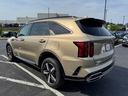 Used 2021 Kia Sorento S w/ Panoramic Sunroof Package FWD image 5