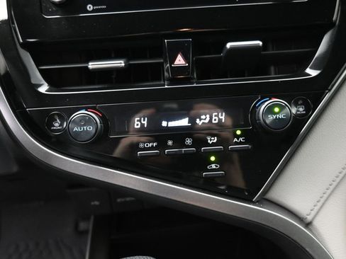 Used 2022 Toyota Camry LE image 27