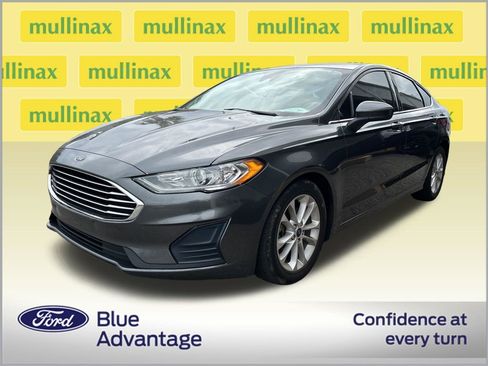 Used 2019 Ford Fusion SE FWD image 2
