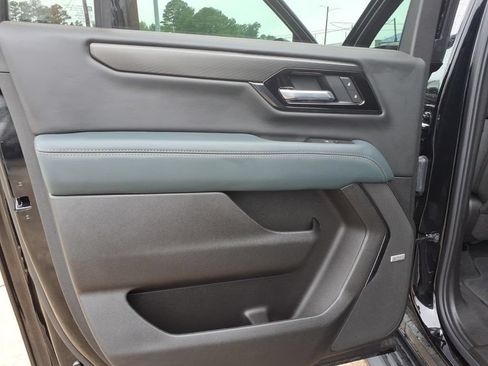 New 2026 GMC Yukon XL AT4 AWD/4WD image 17