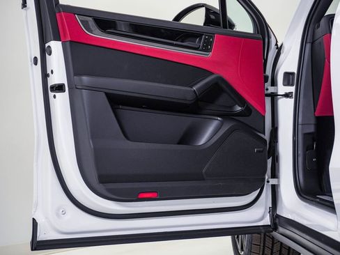 New 2026 Porsche Cayenne Coupe image 25