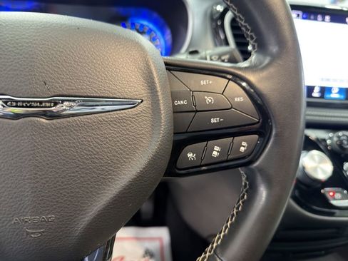 Used 2021 Chrysler Pacifica Touring w/ S Appearance Package image 26