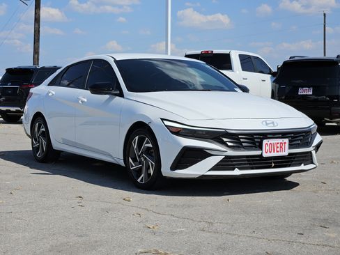 Used 2025 Hyundai Elantra Sport FWD image 3