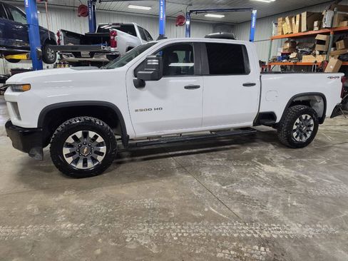 Used 2023 Chevrolet Silverado 2500 Custom w/ Custom Convenience Package AWD/4WD image 5