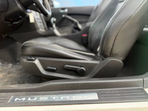 Used 2010 Ford Mustang GT Premium image 20