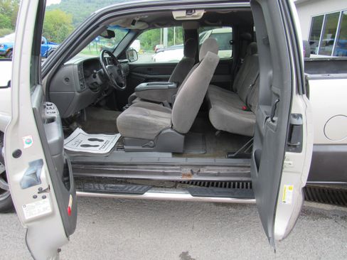 Used 2006 Chevrolet Silverado 1500 LT w/ Light Duty Power Package AWD/4WD image 18