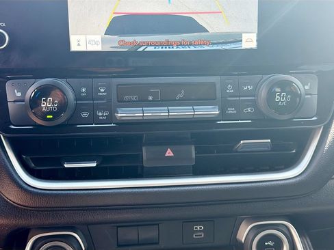 Used 2025 Toyota Grand Highlander FWD image 33